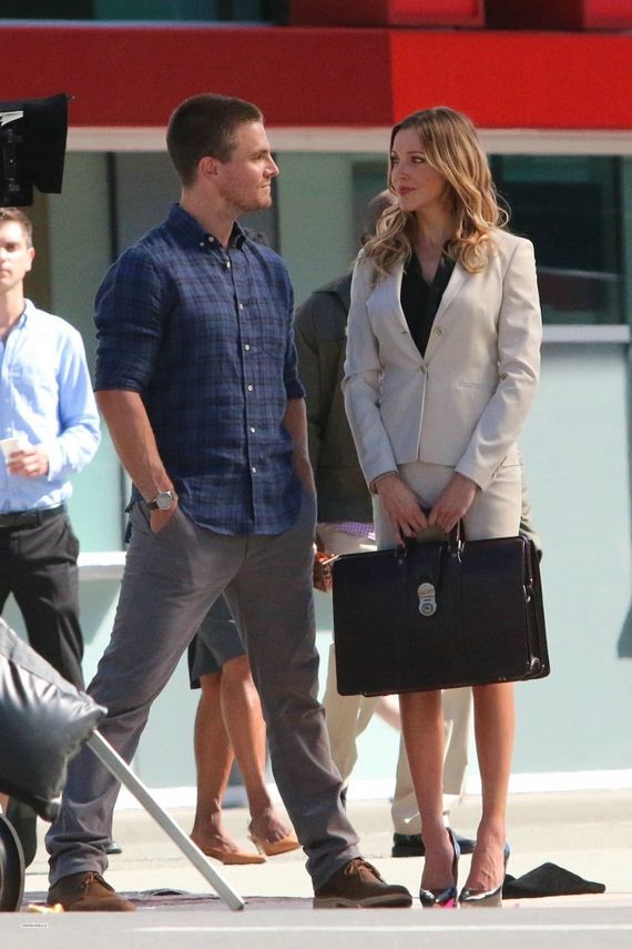 Katie-Cassidy -Arrow-set-photos